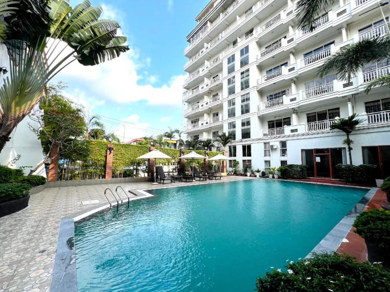 Aristocrat Residence & Hotel Sihanoukville Esterno foto