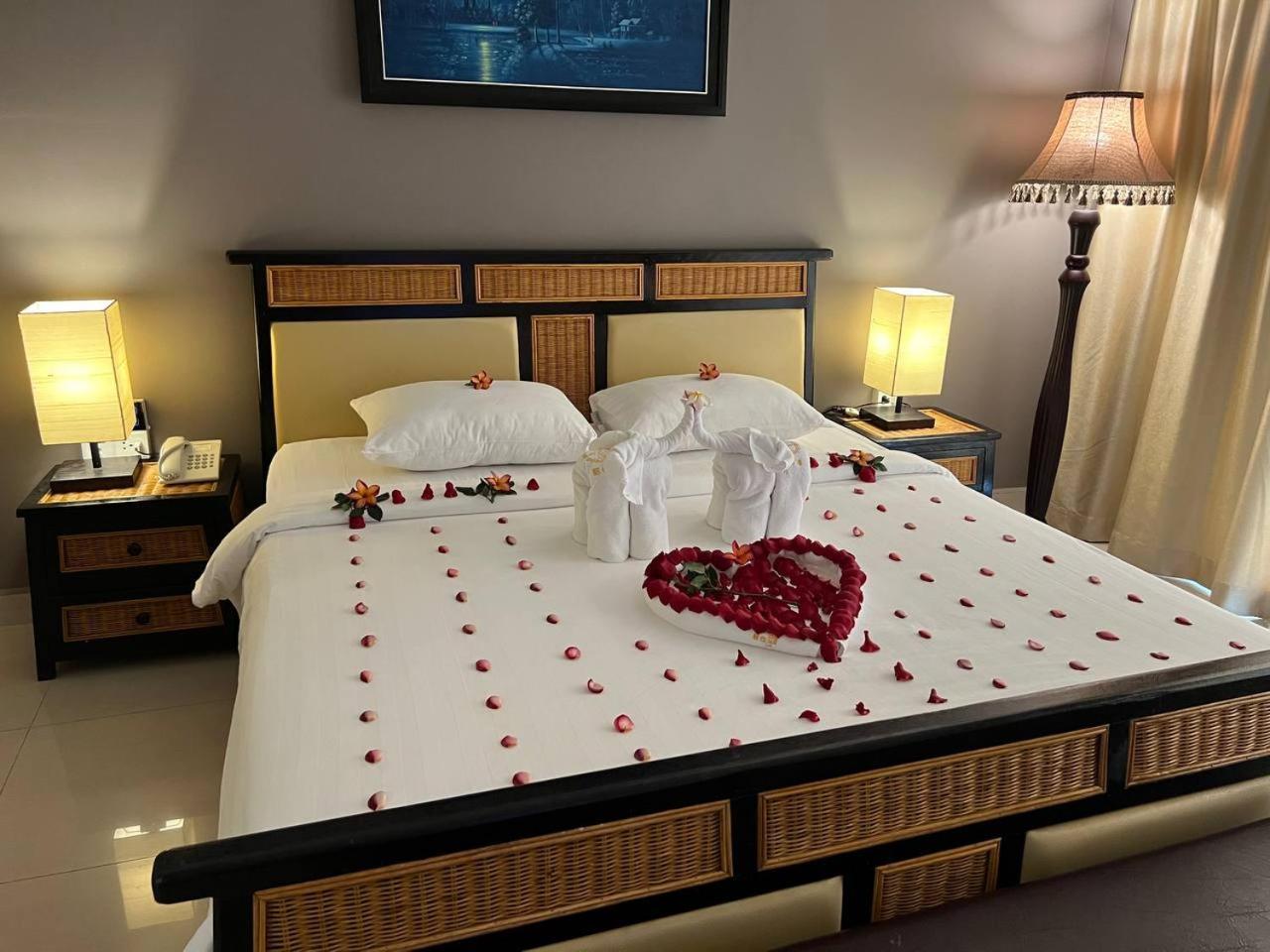 Aristocrat Residence & Hotel Sihanoukville Esterno foto